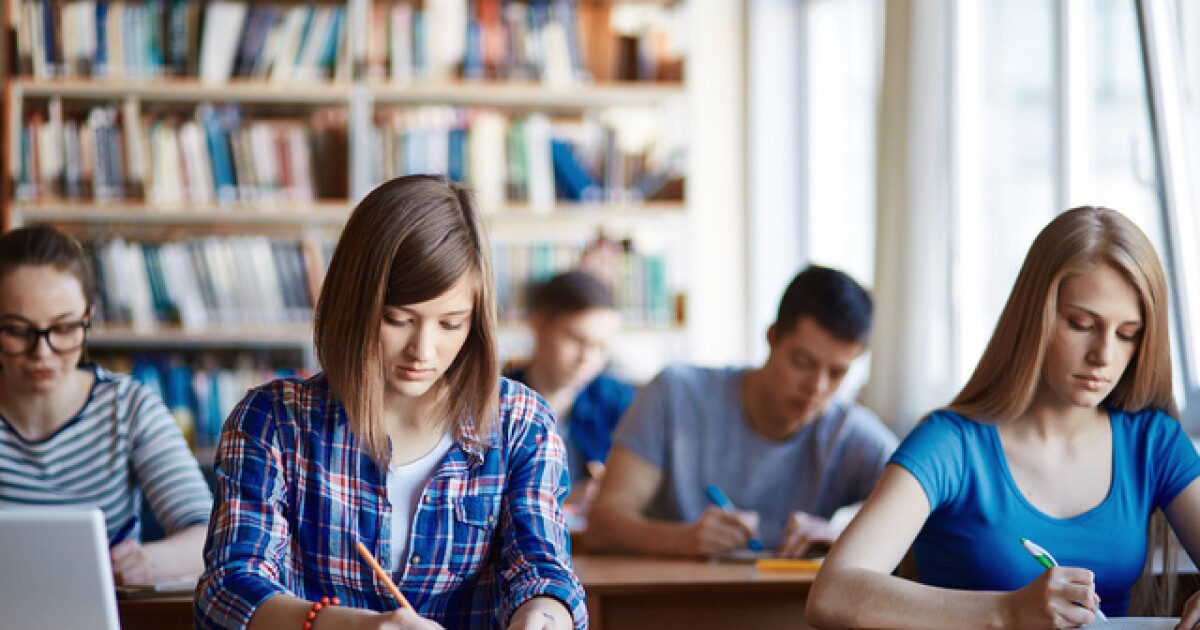 Zwergin Schulmaedchen College Partnertausch